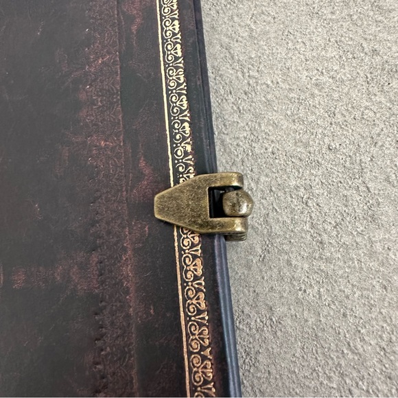 Paperblanks Old Leather Journal - Picture 3 of 7